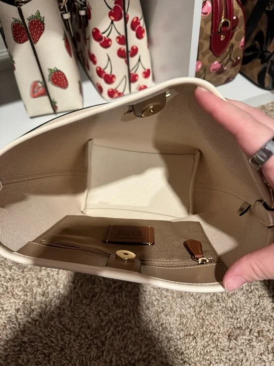 Coach bucket bag - Picture 3 of 4